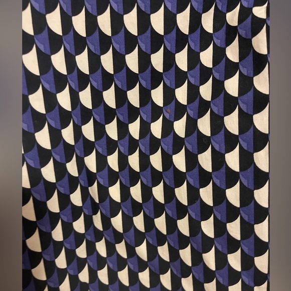 J Crew- Size 6- Jet Set Geo Pattern 3/4 sleeve shift dress. - Picture 6 of 8